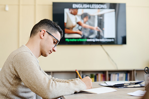 Undocumented Daca student learning English